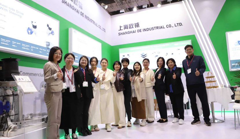 展会欧铱合照1